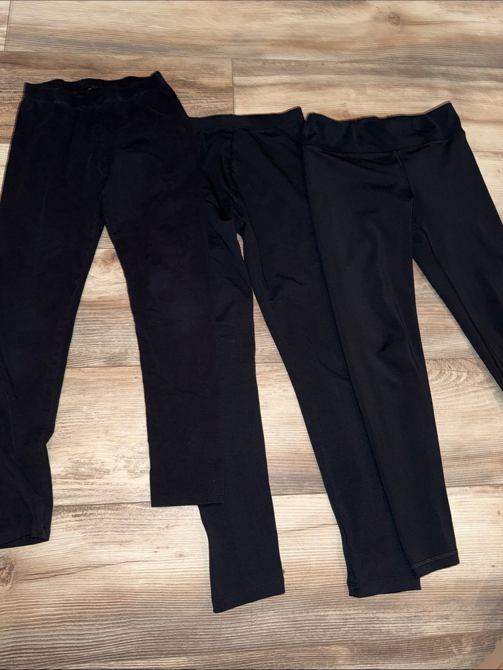 Bundle of girls leggings. ( 5 pair)Navy blue and black. Size 10/ 10/12.